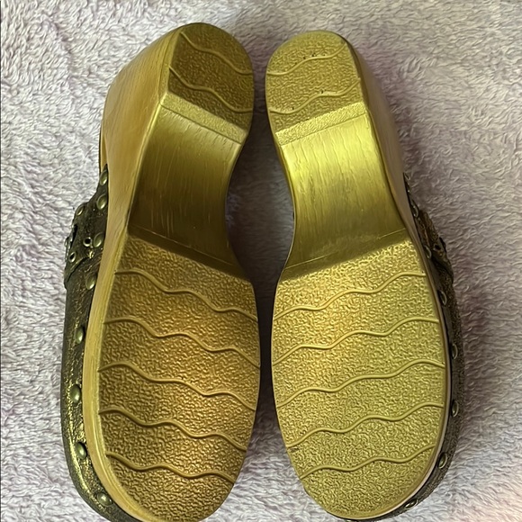 Bronze Studded White Mountain Mules & Clogs - Picture 6 of 7